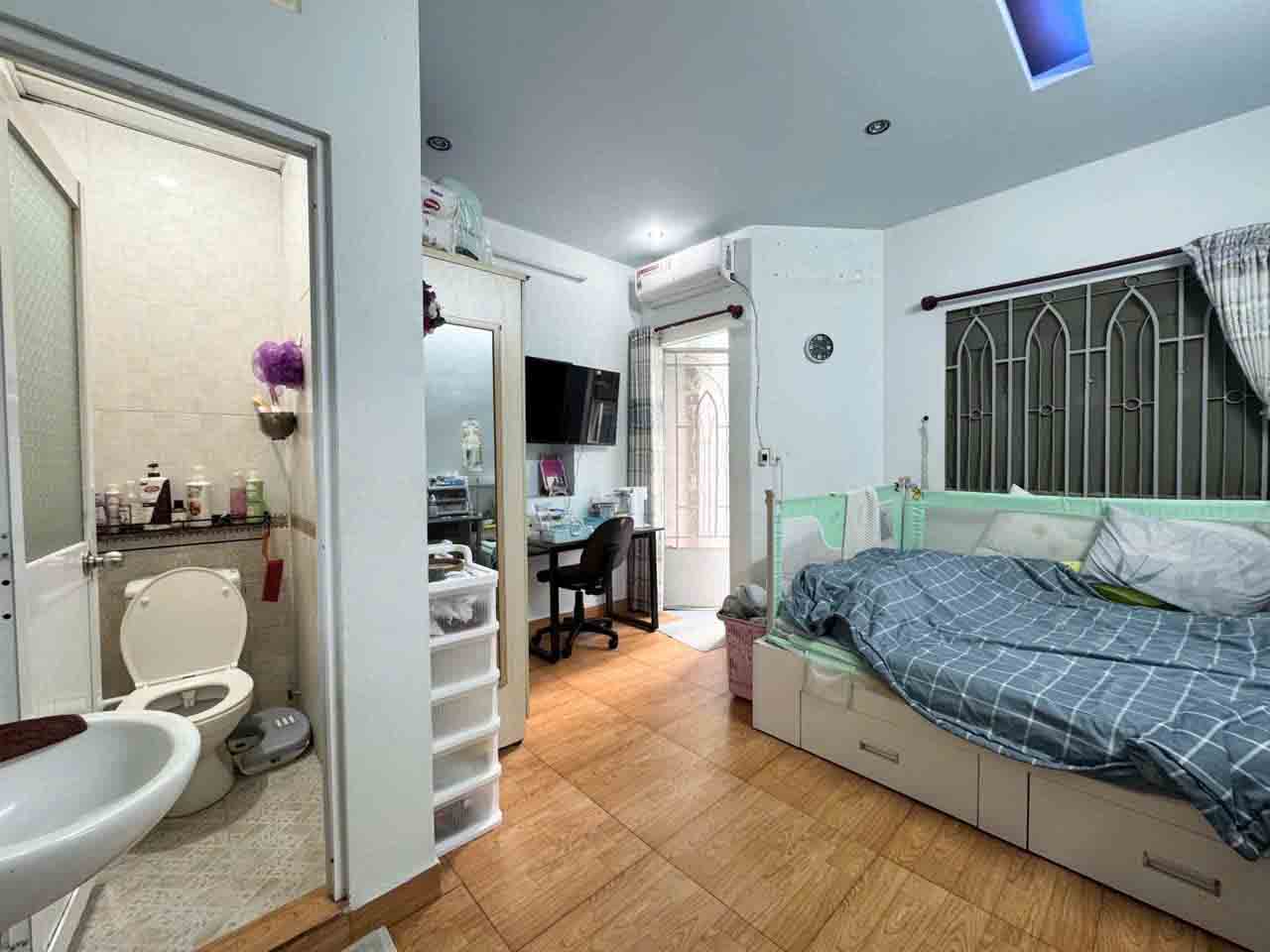 Hình ảnh thực tế phòng ngủ số 2 nhà hẻm đường bà hạt, quận 10