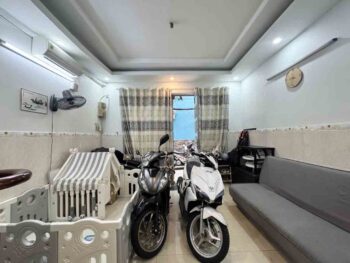 Hình ảnh thực tế phòng khách của nhà hẻm đường bà hạt, quận 10