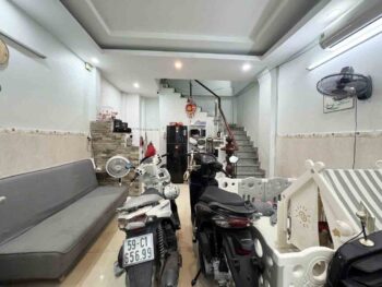Hình ảnh thực tế phòng khách nhà hẻm đường bà hạt, quận 10