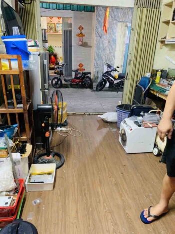 Hình ảnh thực tế phòng khách lớn nhà hẻm xe ô tô đường Hòa Hỏa quận 10 (3)
