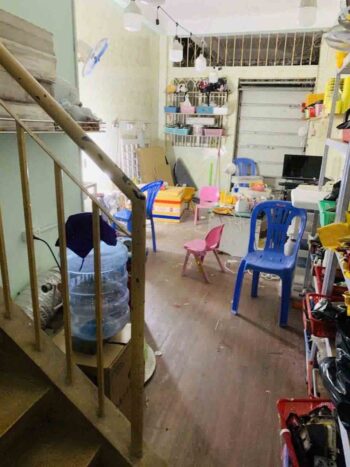 Hình ảnh thực tế phòng khách lớn nhà hẻm xe ô tô đường Hòa Hỏa quận 10 (4)