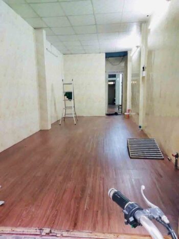 Hình ảnh thực tế phòng khách lớn nhà hẻm xe ô tô đường Hòa Hỏa quận 10 (5)