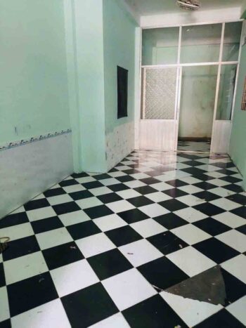 Hình ảnh thực tế phòng khách lớn nhà hẻm xe ô tô đường Hòa Hỏa quận 10 (6)