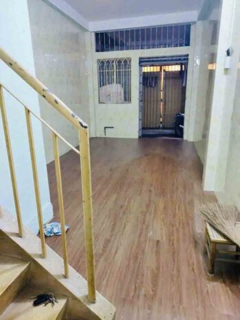 Hình ảnh thực tế phòng khách lớn nhà hẻm xe ô tô đường Hòa Hỏa quận 10 (7)