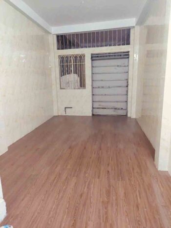Hình ảnh thực tế phòng khách lớn nhà hẻm xe ô tô đường Hòa Hỏa quận 10 (8)