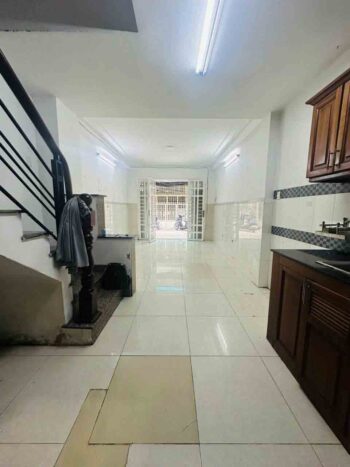 Hình ảnh thực tế phòng khách nhà hẻm xe ô tô đường nguyễn ngọc lộc quận 10