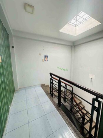 Hình ảnh thực tế giếng trời nhà hẻm xe ô tô đường nguyễn ngọc lộc quận 10