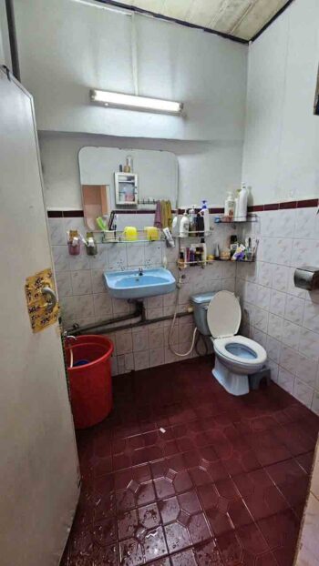Hình ảnh thực tế nhà vệ sinh nhà hẻm ô tô đường Hồ Thị Kỷ quận 10