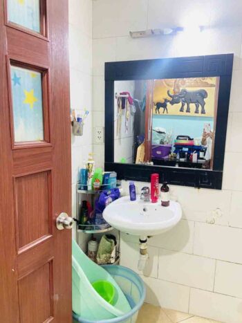 Hình ảnh thực tế nhà vệ sinh nhà hẻm xe ô tô đường bà hạt quận 10