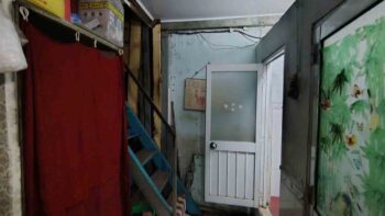 Hình ảnh thực tế phòng khách nhà hẻm đường Tân Phước quận 10 (4)