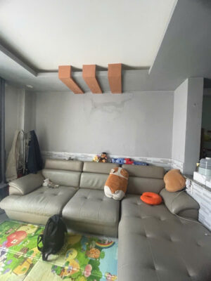 Hình ảnh thực tế phòng khách nhà hẻm đường cách mạng tháng 8 quận 10