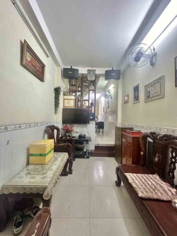 Hình ảnh thực tế phòng khách nhà hẻm xe hơi đường Thành Thái quận 10