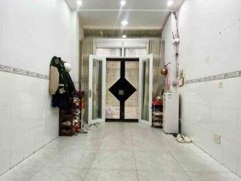 Hình ảnh thực tế phòng khách nhà hẻm xe hơi đường lê hồng phong quận 10
