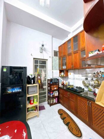 Hình ảnh thực tế nhà bếp nhà hẻm xe hơi đường lê hồng phong quận 10