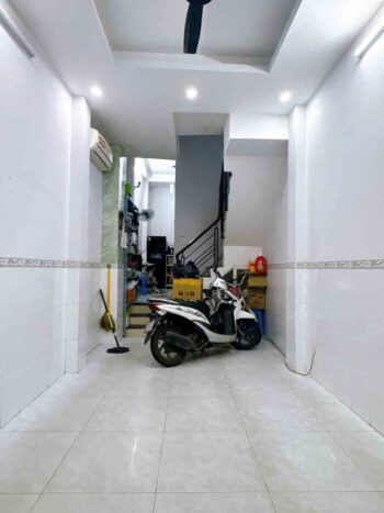 Hình ảnh thực tế phòng ngủ nhà hẻm xe hơi đường lê hồng phong quận 10 (2)