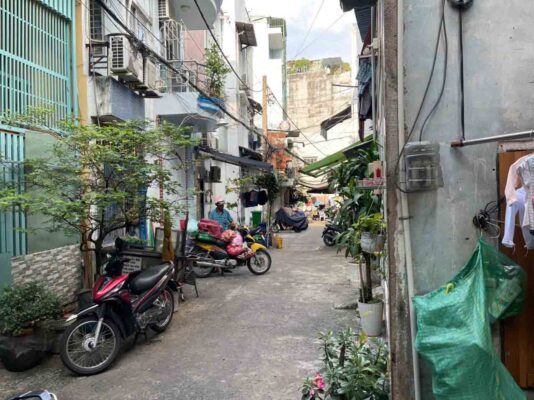 Hình ảnh thực tế đường vào nhà cấp 4 hẻm xe ô tô đường Tô Hiến Thành quận 10