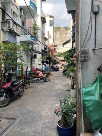 Hình ảnh thực tế đường vào nhà cấp 4 hẻm xe ô tô đường Tô Hiến Thành quận 10 (3)