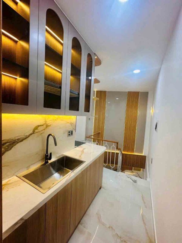 Hình ảnh thực tế nhà bếp nhà mặt tiền đường nhựa đường Hòa Hưng quận 10