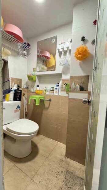 Hình ảnh thực tế nhà vệ sinh nhà hẻm đường Bà Hạt quận 10