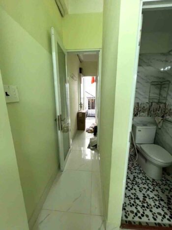 Hình ảnh thực tế nhà vệ sinh nhà hẻm đường Bà Hạt quận 10