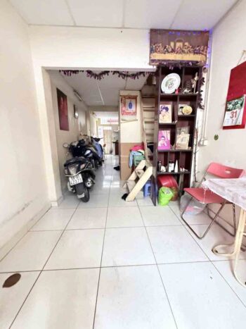 Hình ảnh thực tế phòng khách nhà hẻm xe ô tô đường Tô Hiến Thành quận 10.