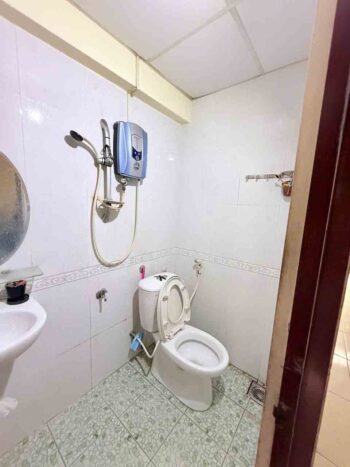 Hình ảnh thực tế nhà vệ sinh nhà hẻm xe ô tô đường Tô Hiến Thành quận 10.